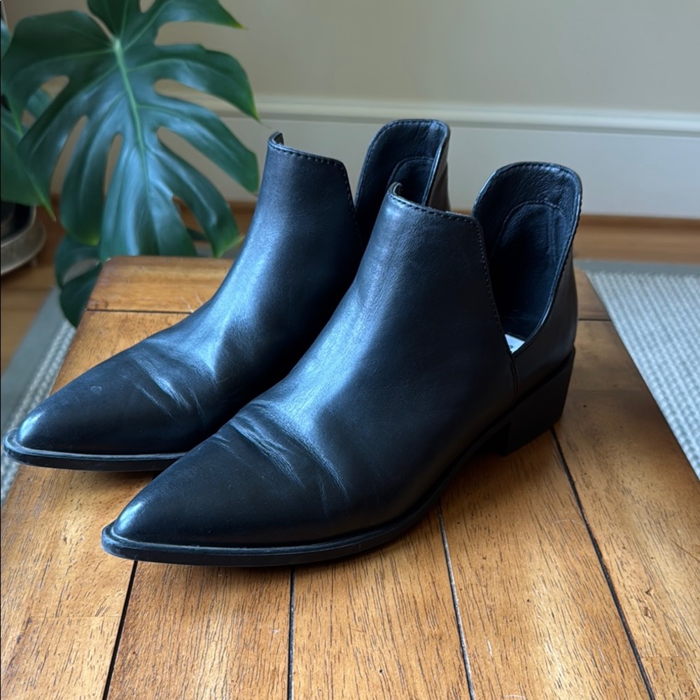 Black Steve Madden Joella bootie size 10